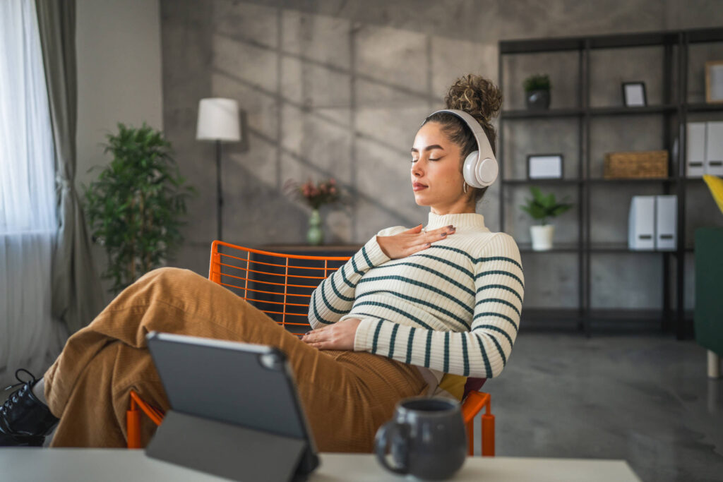 woman having online hypnotherapy session